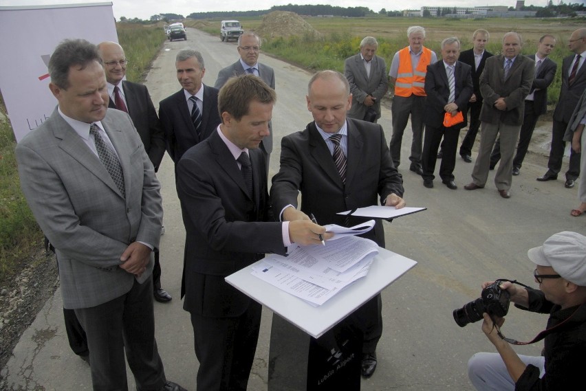 Lotnisko w Świdniku: Rusza budowa pasa startowego (ZDJĘCIA)