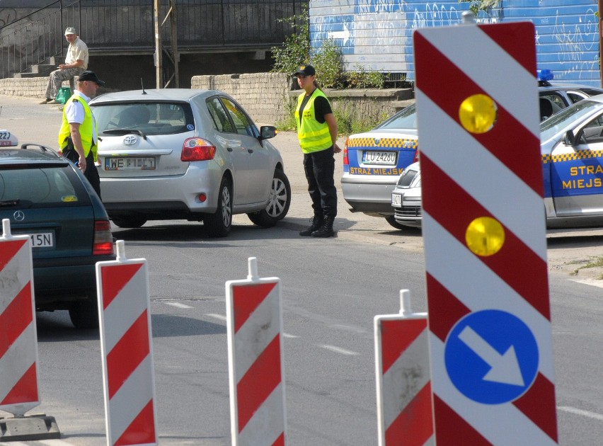 Remont wiaduktu na Kunickiego: Kierowcy wciąż lekceważą znaki zakazu (ZDJĘCIA)