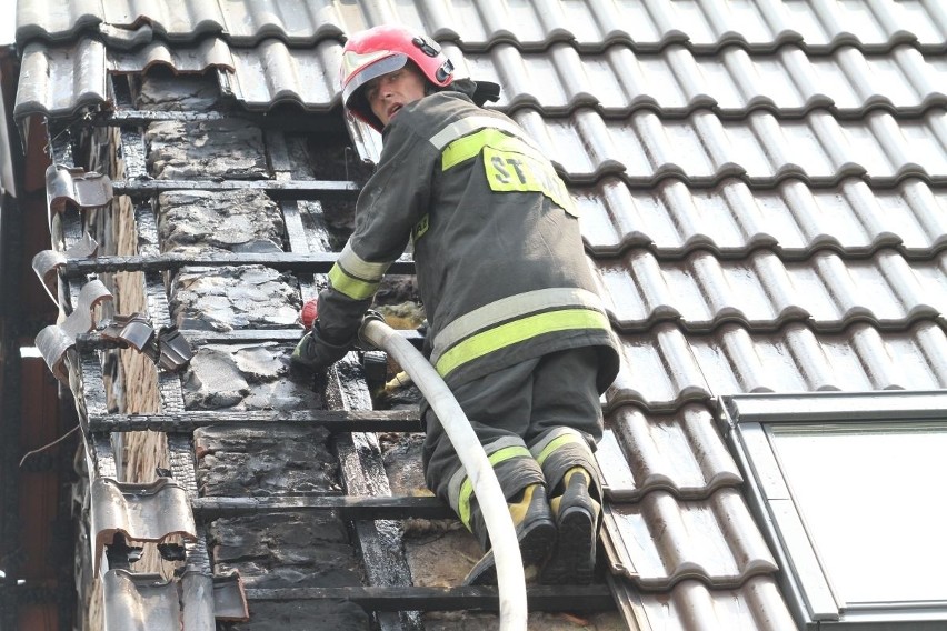 Psie Pole: Pożar dwóch domów przy ul. Miejskiej (ZDJĘCIA)