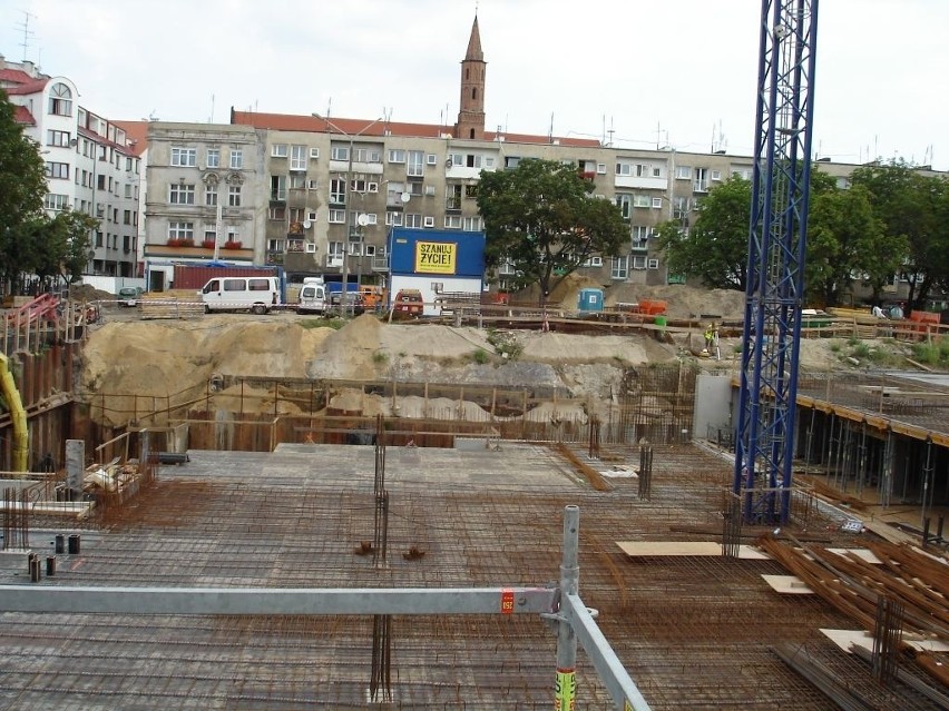 Parking pod placem Nowy Targ zgodnie z planem. Już widać poziomy (ZDJĘCIA)