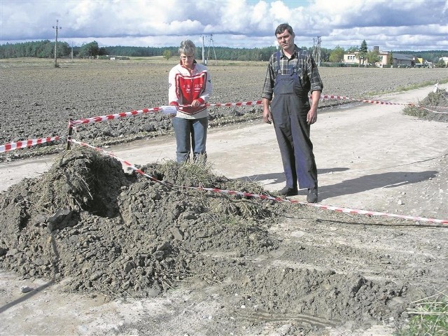 Ulica Warszawska w Bojanie: To nie roboty drogowe, a blokada usypana przez rolnika