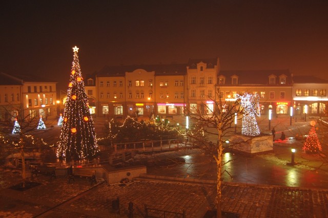 Rynek w Chrzanowie lśni od tysięcy lampek i ozdób