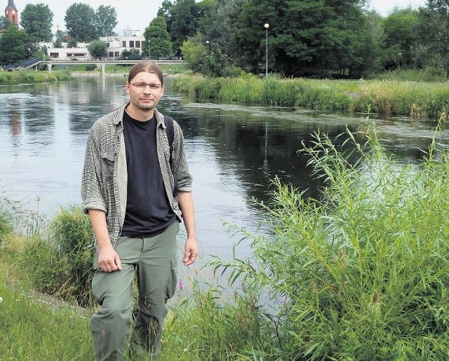 Młode witki wierzbowe to przysmak bobrów - tłumaczy Kamil Kryza. - Ale szybko odrastają 