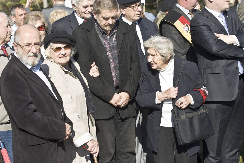 Kombatanci i kibice na otwarciu Ronda Żołnierzy Wyklętych (ZDJĘCIA)