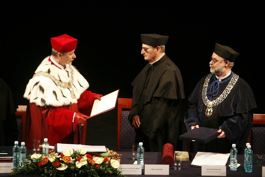 Sławomir Mrożek z doktoratem honoris causa Uniwersytetu...