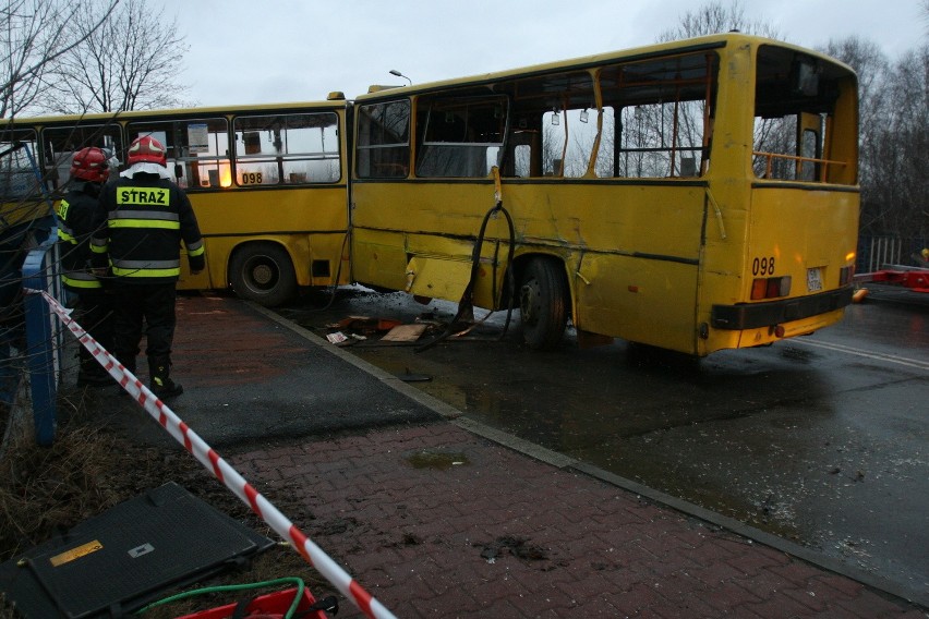Pięć osób poszkodowanych w zderzeniu autobusów w Mysłowicach [ZDJĘCIA]