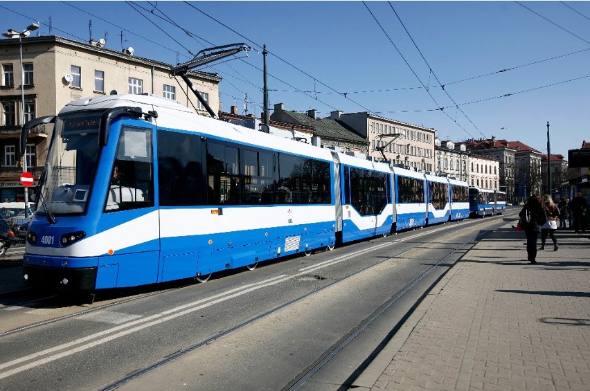 Najdłuższy w Polsce tramwaj po ulicach Krakowa jeździ od...