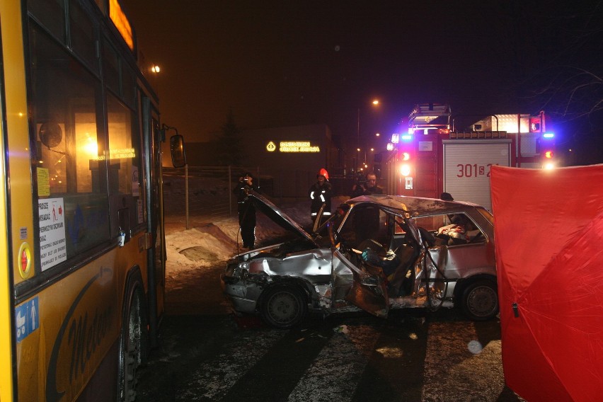 Katowice: Wypadek autobusu i samochodu na Podhalańskiej [ZDJĘCIA, WIDEO]