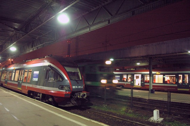 Zamiast nowoczesnych ED74 mieszkańcy województwa łódzkiego muszą podróżować starszymi wagonami