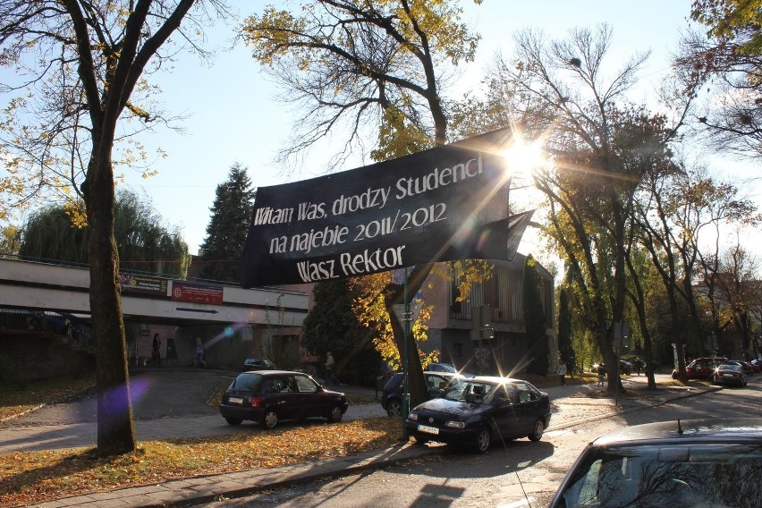 Wulgarny transparent na lubelskim miasteczku akademickim 