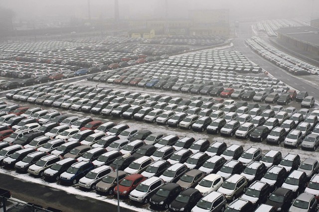 Na placach składowych w porcie gdańskim zalega 16 tys. samochodów przeznaczonych na rynki wschodnie