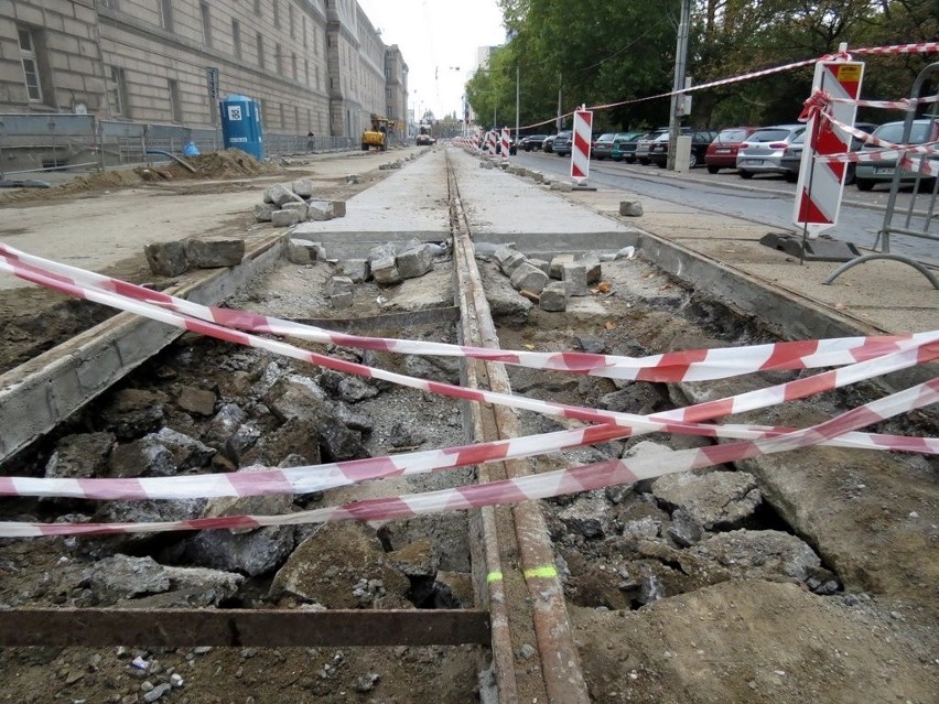 Zmiana organizacji ruchu na Podwalu. Inaczej pojadą tramwaje (ZDJĘCIA Z REMONTU)