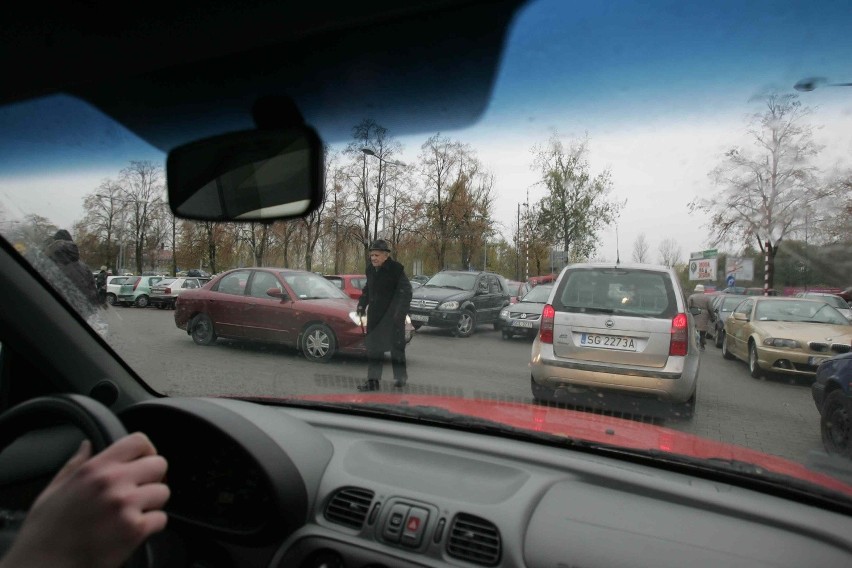 Coraz częściej Wszystkich Świętych to także doskonała okazja do zarobku