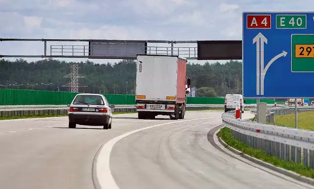 Kierowcom jadącym autostradą A4 najbardziej doskwiera brak pasa awaryjnego