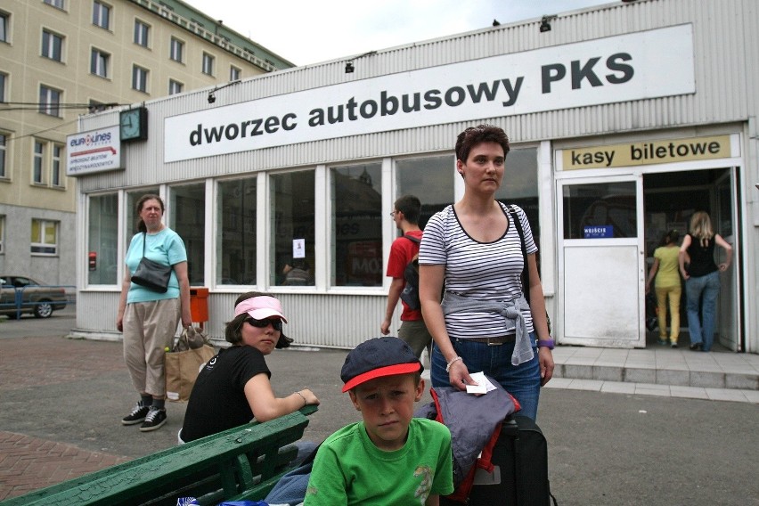Obskurny dworzec PKS w Katowicach. Lepszego nie będzie