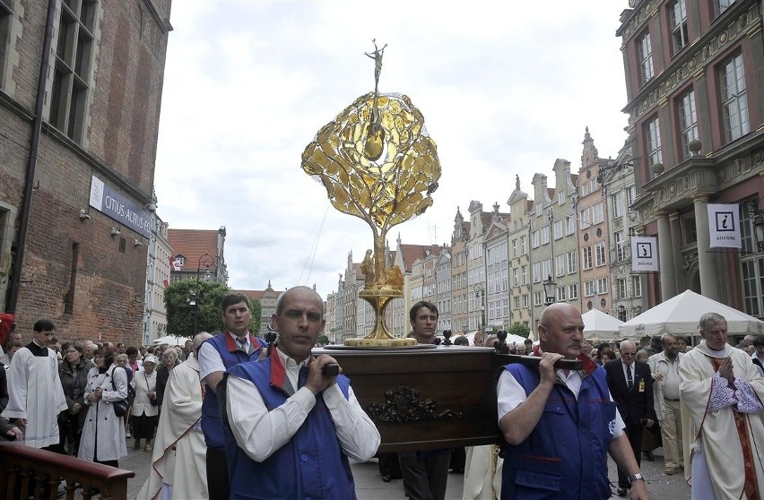 Boże Ciało 2012: Procesje na ulicach miast (ZDJĘCIA)