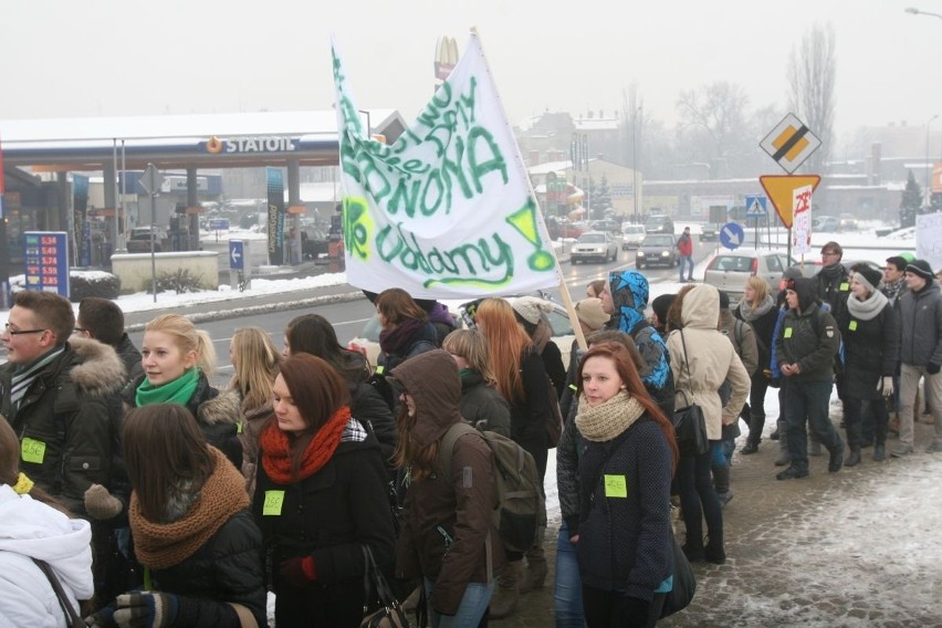 Manifestacja młodzieży Ekonomika z Raciborza [ZDJĘCIA i WIDEO]