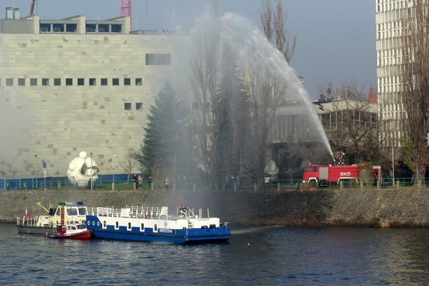 Antyterroryści i helikoptery nad Odrą. Ratownicy ćwiczą (MNÓSTWO ZDJĘĆ)