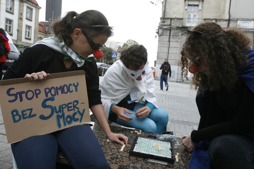 Superbohaterowie strajkowali na Mariackiej w Katowicach [ZOBACZ ZDJĘCIA]