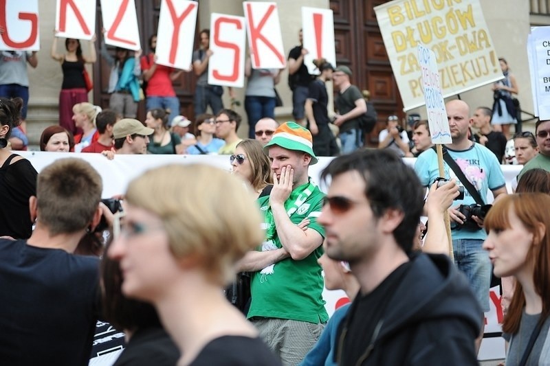 Poznań: Żądali chleba zamiast igrzysk. Protest pod Strefą Kibica [ZDJĘCIA]