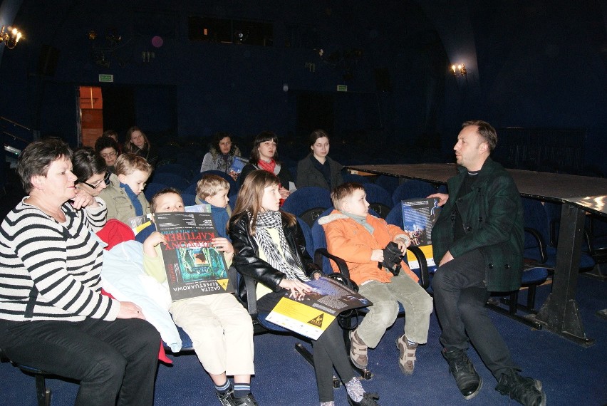 Czytelnicy Kuriera zwiedzili Teatr Andersena (ZDJĘCIA)