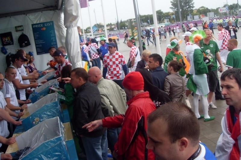 Irlandia-Chorwacja w Poznaniu. Kibice wchodzą na stadion [ZDJĘCIA]