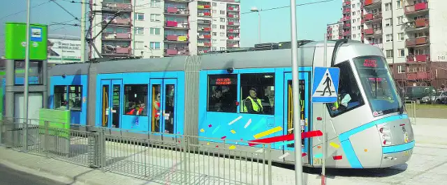 Ostatniego dnia marca Tramwaj Plus ruszył po nowym torowisku na Kozanów oraz pod Stadion Miejski. Uruchomienie tej linii wiąże się z prawdziwą rewolucją komunikacyjną w mieście