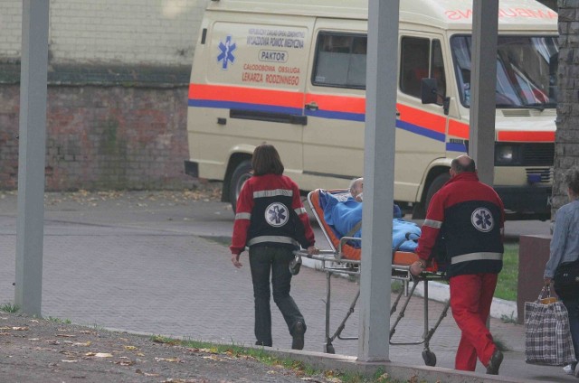 Część chorych ze Świętochłowic trafiło wczoraj do szpitala kolejowego w Ligocie