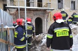 Tragedia w Skierniewicach. Ściana zawaliła się na robotnika [ZDJĘCIA]