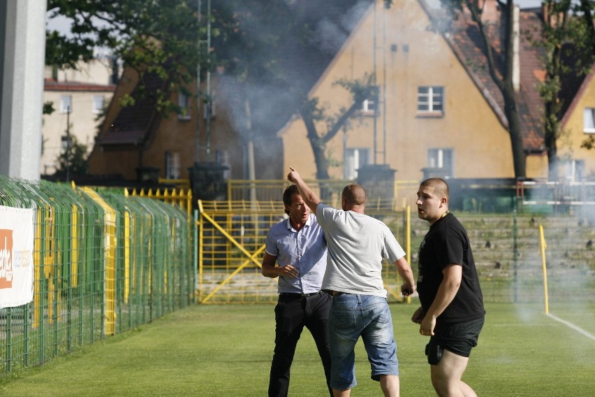 Zadyma podczas sparingu GieKSy z Koroną. Kibice głośno domagają się dymisji władz!