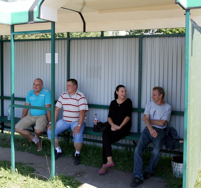 Osoby towarzyszące widzą egzamin z zaledwie kilku metrów