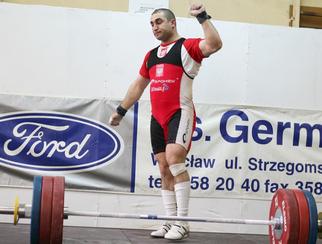 Arsen Kasabijew podczas zawodów w klubowej salce Śląska przy ul. Racławickiej.