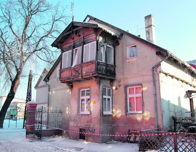 Zniszczony budynek przy ul. Kopernika w Nowym Dworze Gd. nie nadaje się do zamieszkania