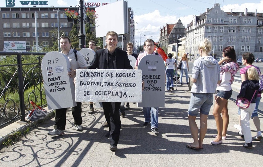 Gdańsk: Czarny marsz w obronie architektury (ZDJĘCIA)