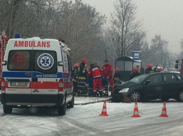 Wypadek w Katowicach. Trzy osoby ranne [ZDJĘCIA]