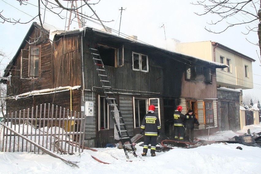 W sobotę przed południem zapalił się drewniany dom na ul....