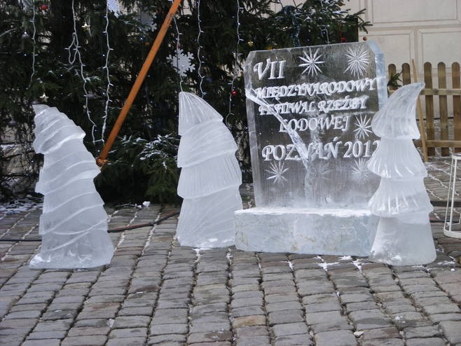 Lodowe  rzeźby będzie można podziwiać na Starym Rynku przez...