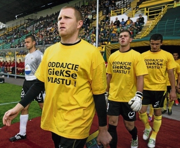 W taki sposób piłkarze GKS Katowice zaprotestowali przeciwko...