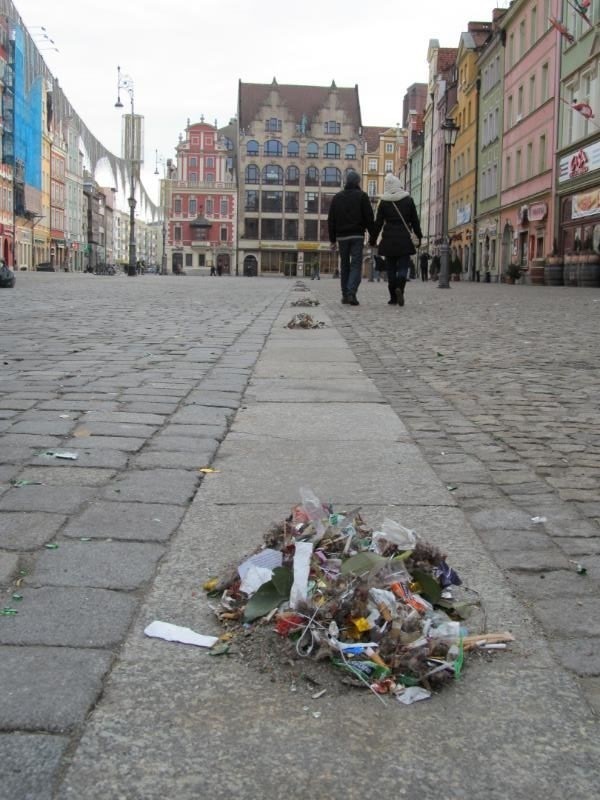 Sylwester we Wrocławiu: Sprzątali Rynek i rozbierali scenę od 4 w nocy (ZDJĘCIA)