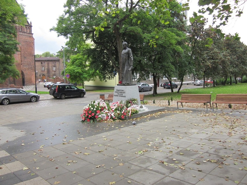 Czy ksiądz prałat Jankowski zasłużył na pomnik w Gdańsku? [ARCHIWALNE ZDJĘCIA]
