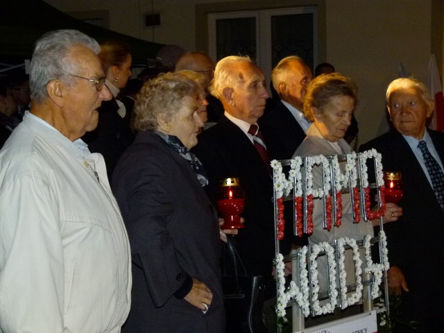 Podczas uroczystości w Wieluniu złożono symboliczny wieniec.