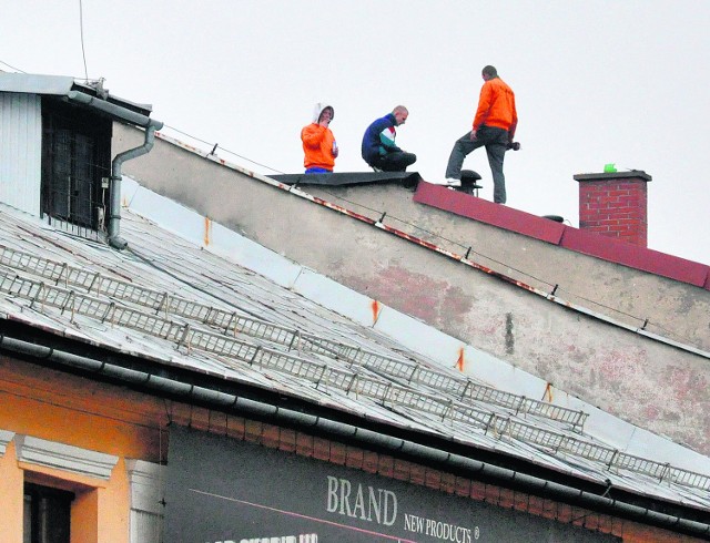 Budowlańcy pracowali bez odpowiedniego zabezpieczenia