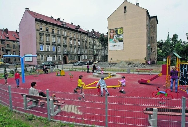 Ten plac na Zakaczawiu jest wizytówką dzielnicy i ulubionym miejscem zabaw