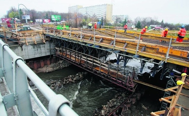 Punktem krytycznym przebudowy drogi na Nowym Dworze jest most powstający na Ślęzie