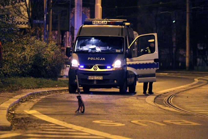 Wrocław: Potrącenia pieszych. Sprawcy uciekli, mężczyzna ciężko ranny, kobieta nie żyje 