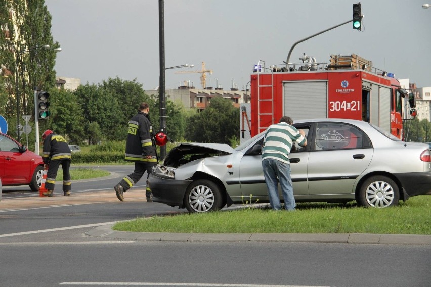 Zderzenie samochodów na al. Kompozytorów Polskich (ZDJĘCIA)