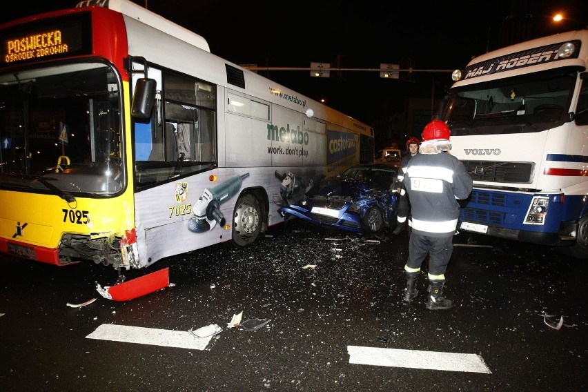 Wrocław: Poważny wypadek przy Orlińskiego (ZDJĘCIA)