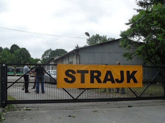 Strajk kierowców autobusów GZK w Rędzinach [ZDJĘCIA]