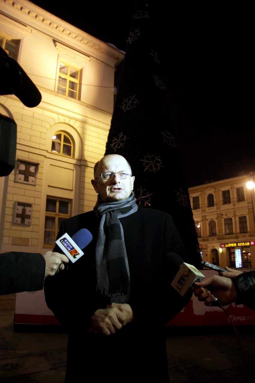 Święta w Lublinie: Choinka przed ratuszem rozbłysła światełkami (WIDEO, FOTO)