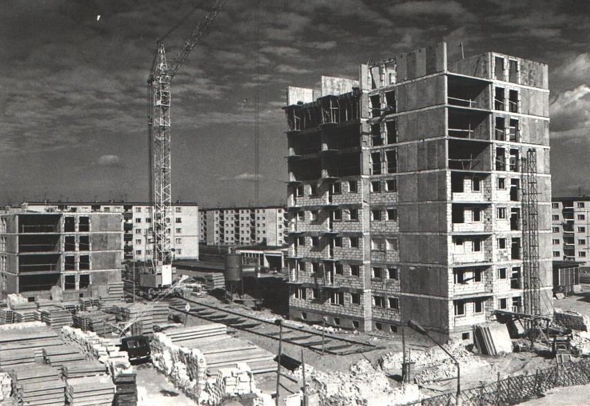 Rok 1969. Grunwald, ul. Marcelińska. Budowa wieżowców.